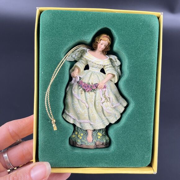 Angel Of Roses Pipka's Earth Angels Resin Ornament #11502 w/ Box - Picture 2 of 11